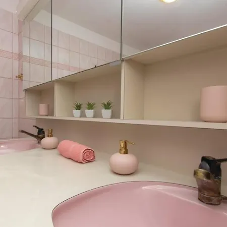 Apartman Jacuzzi With Sea View And Billiard