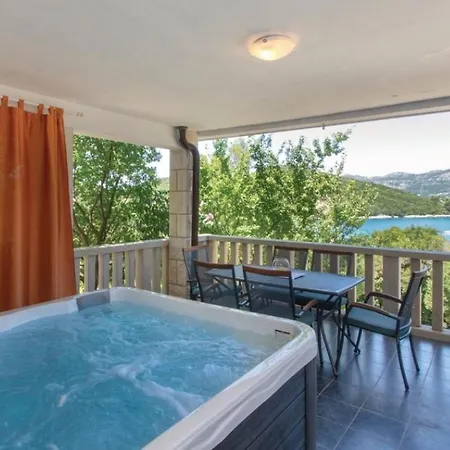 Jacuzzi With Sea View And Billiard アパート